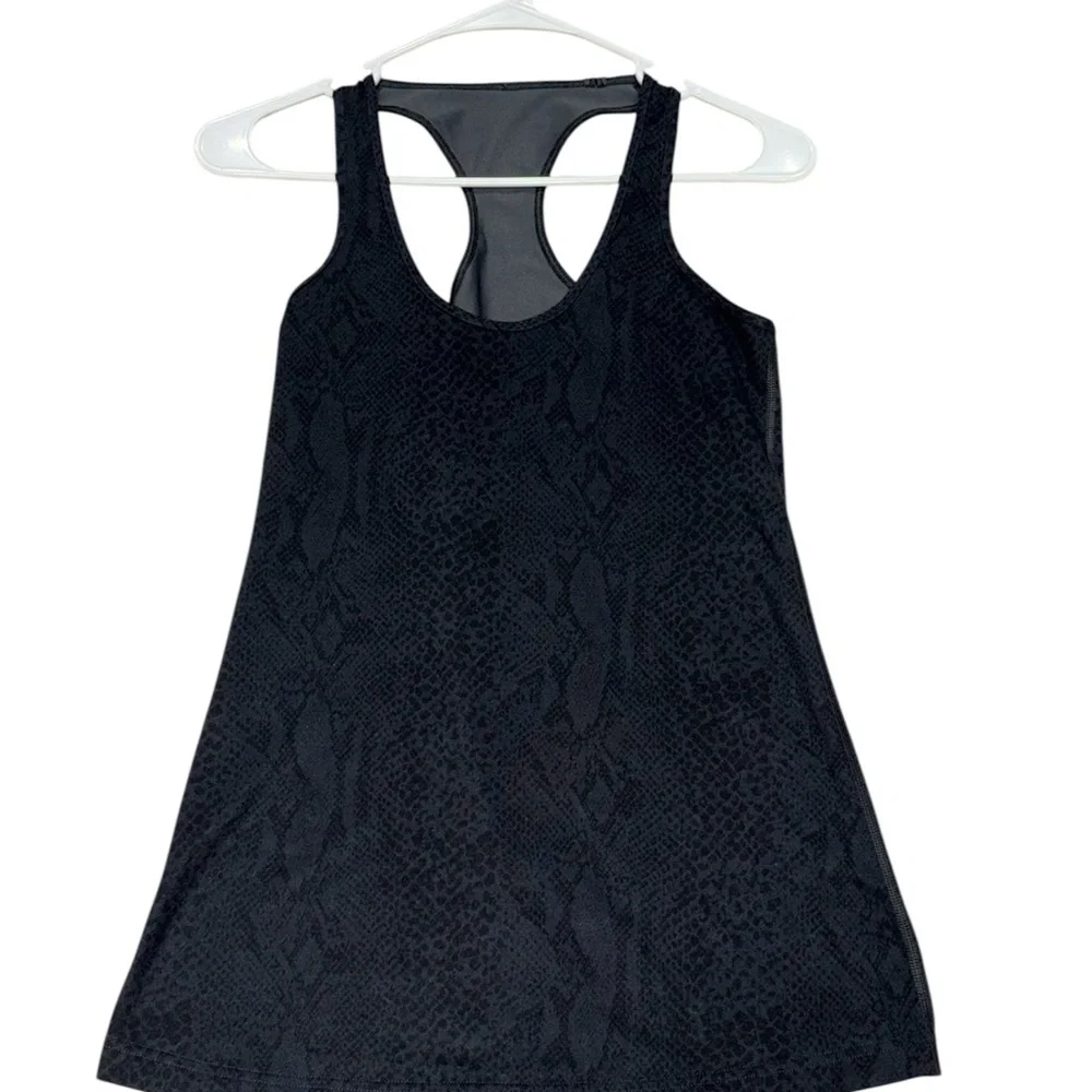 340. lululemon athletica Black Womens Snake-Texture Racerback Tank Size Medium